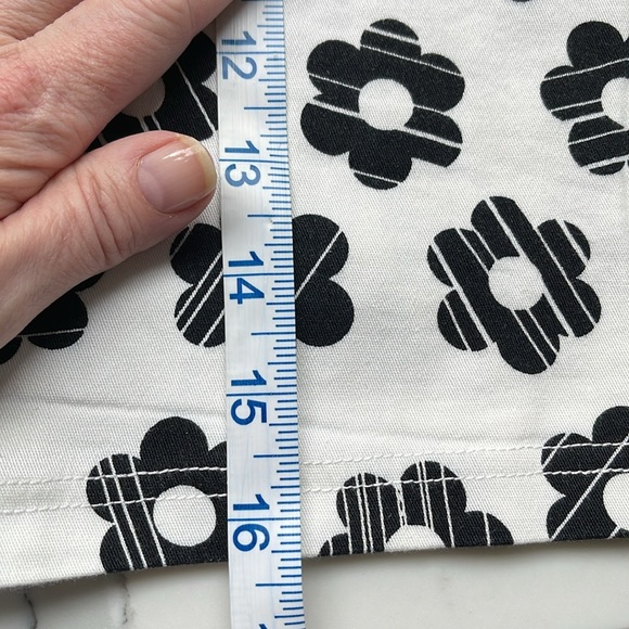 G- dress brand white with black flowers skirt - Picture 4 of 4